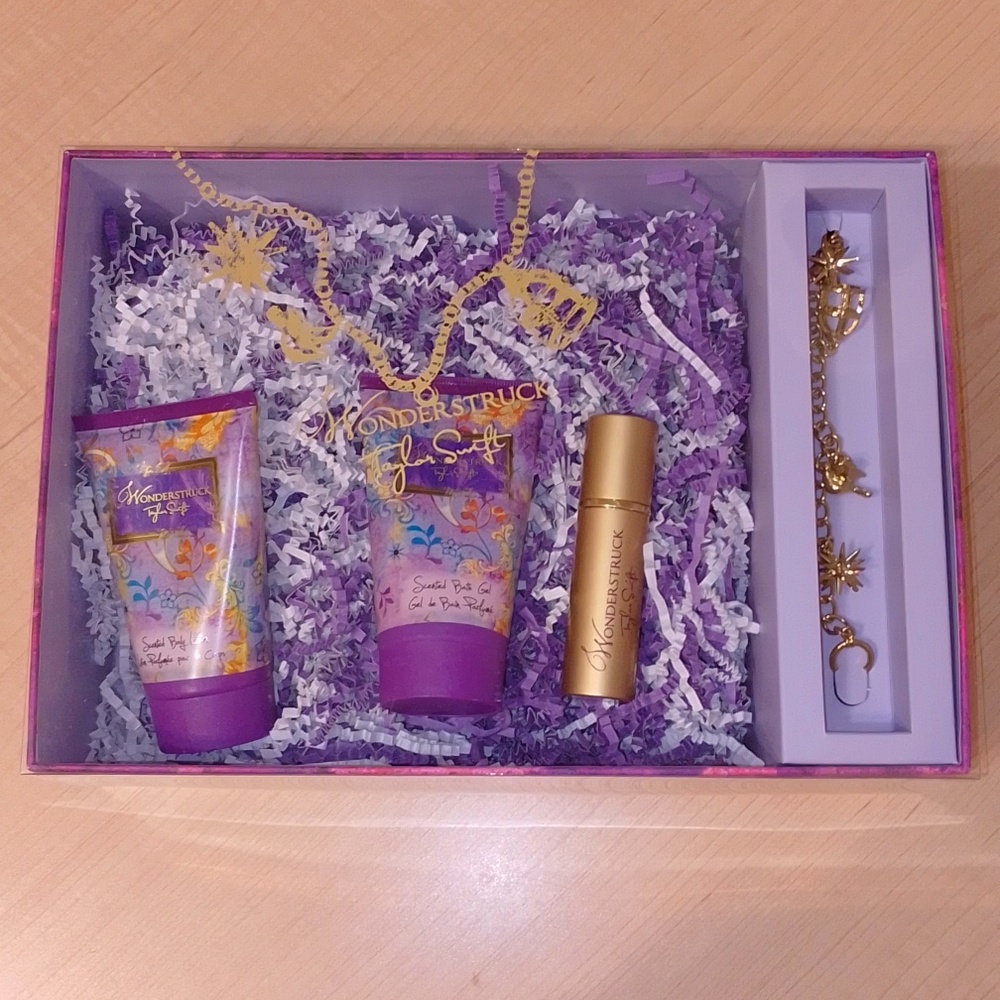 🆕 Taylor Swift Wonderstruck Gift Set Charm Bracelet Lotion Bath Gel